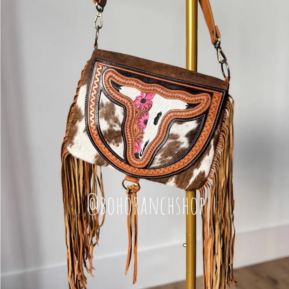Boho Ranch - Hand tooled leather cowhide Longhorn Crossbody Bag with Fringe - Picture 2 of 11